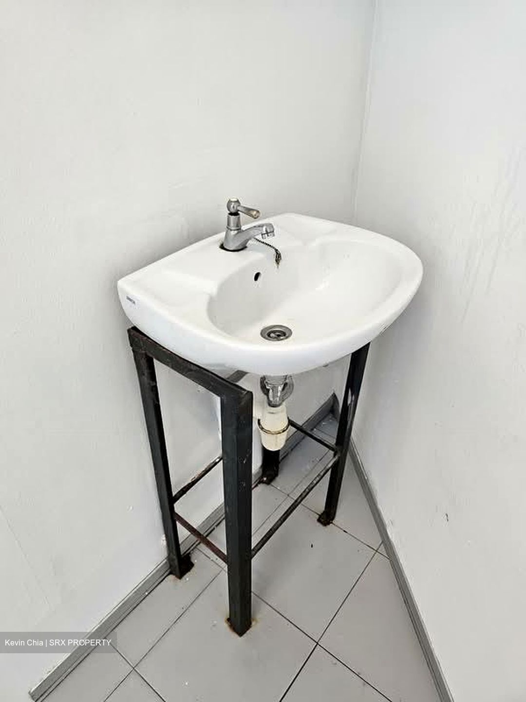 Tampines Street 21 (D18), Shop House #573465301